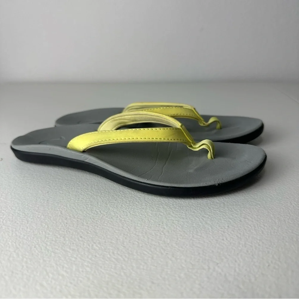 OluKai Girls Yellow Gray Black Ho’opio Thong Summer Outdoor Sandals Flip Flops 3